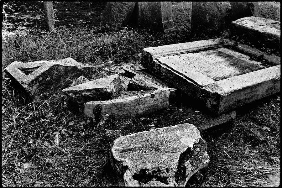prag23_antjekroeger_analogefotografie_juedischerfriedhof