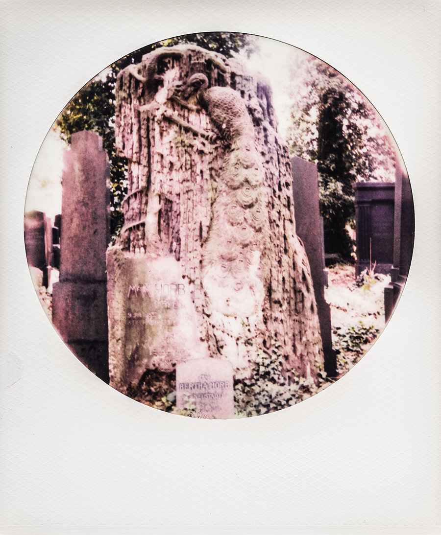 prag_polaroid11_fotokunst_antjekroeger_juedischerfriedhof