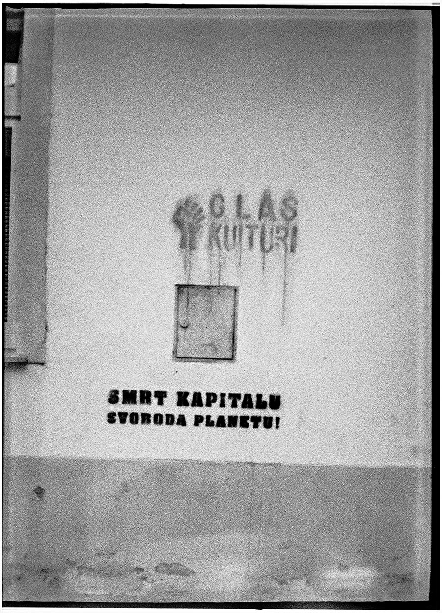 ljubljana-kapitalismus-analogefotografie-antjekroeger