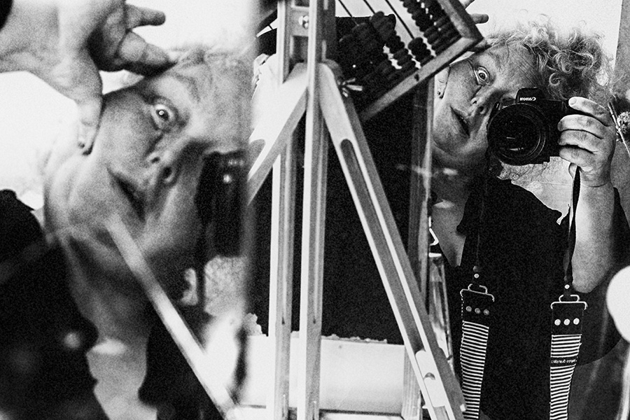 selbstporträt-fotokunst-dickefrau-spiegel