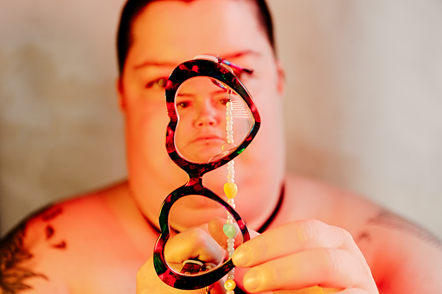 dicke frau mit kurzen haaren-fotografie leipzig