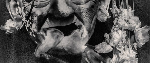 maske-inschwarzweiss-kondome-fotokunst-absurd-skurril