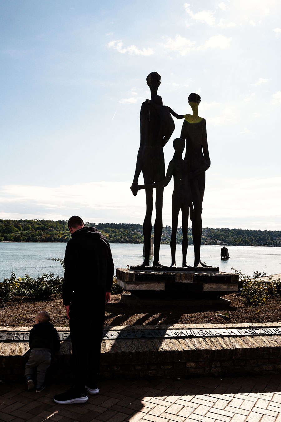 Monument-to-the-Victims-of-the-Raid-novisad-serbien-balkan-reisefotografie-antjekroeger