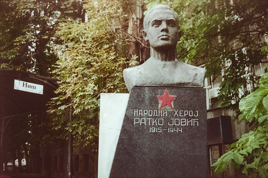 denkmalroterstern-nis-serbien-balkan-agat18k-analogefotografie