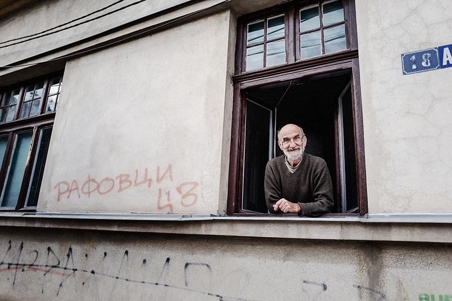 fenstermann-nis-serbien-balkan-reisefotografie-antjekroeger