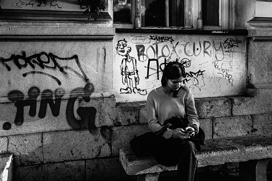 frau-belgrad-serbien-balkan-reisefotografie-antjekroeger