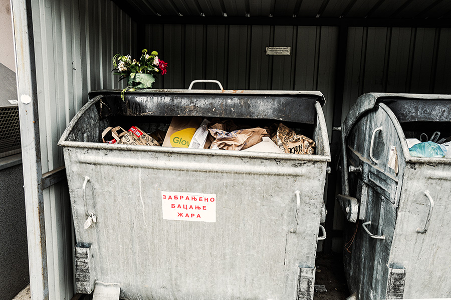 muelltonne-nis-serbien-balkan-reisefotografie-antjekroeger