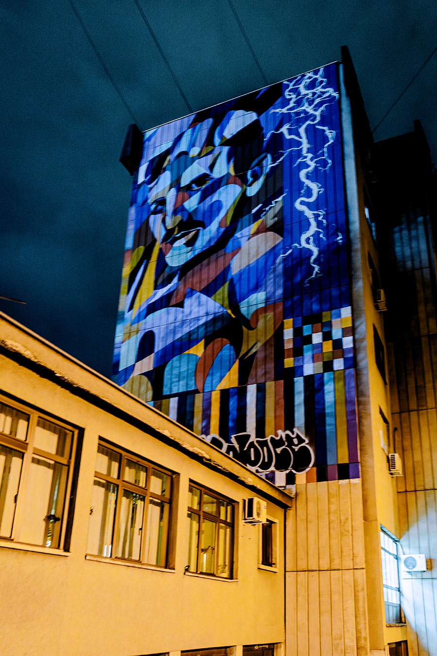 tesla-novisad-serbien-balkan-reisefotografie-antjekroeger