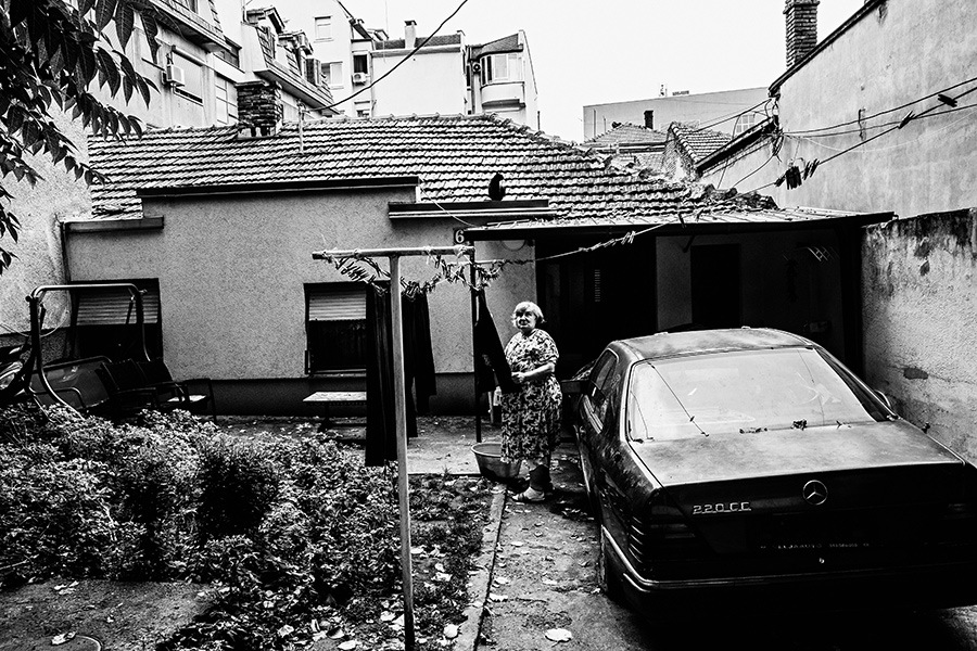 waeschefrau-nis-serbien-balkan-reisefotografie-antjekroeger