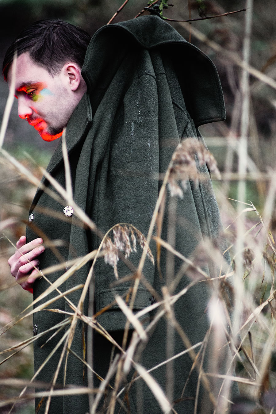 angst-rosakleid-mann-fotokunst