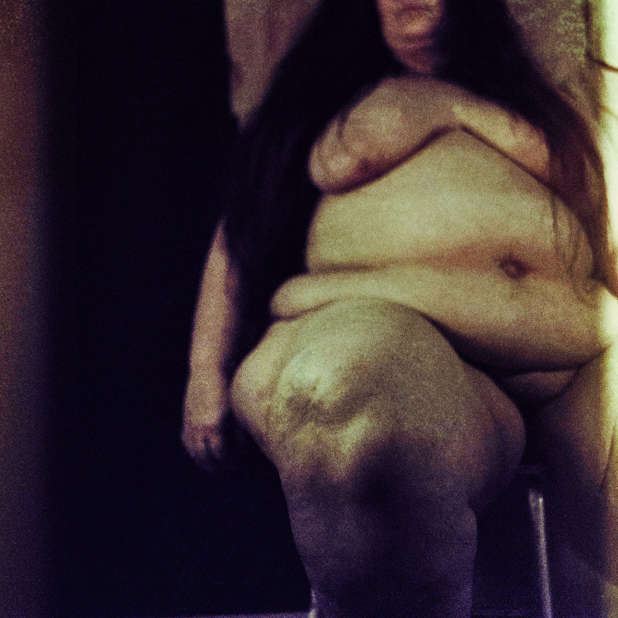 Poetische Aktfotografie von Antje Kröger mit Fokus auf Körperform