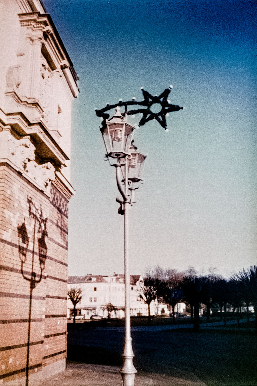 guben-analogefotografie-agat18k-ostdeutschland-laternenschatten