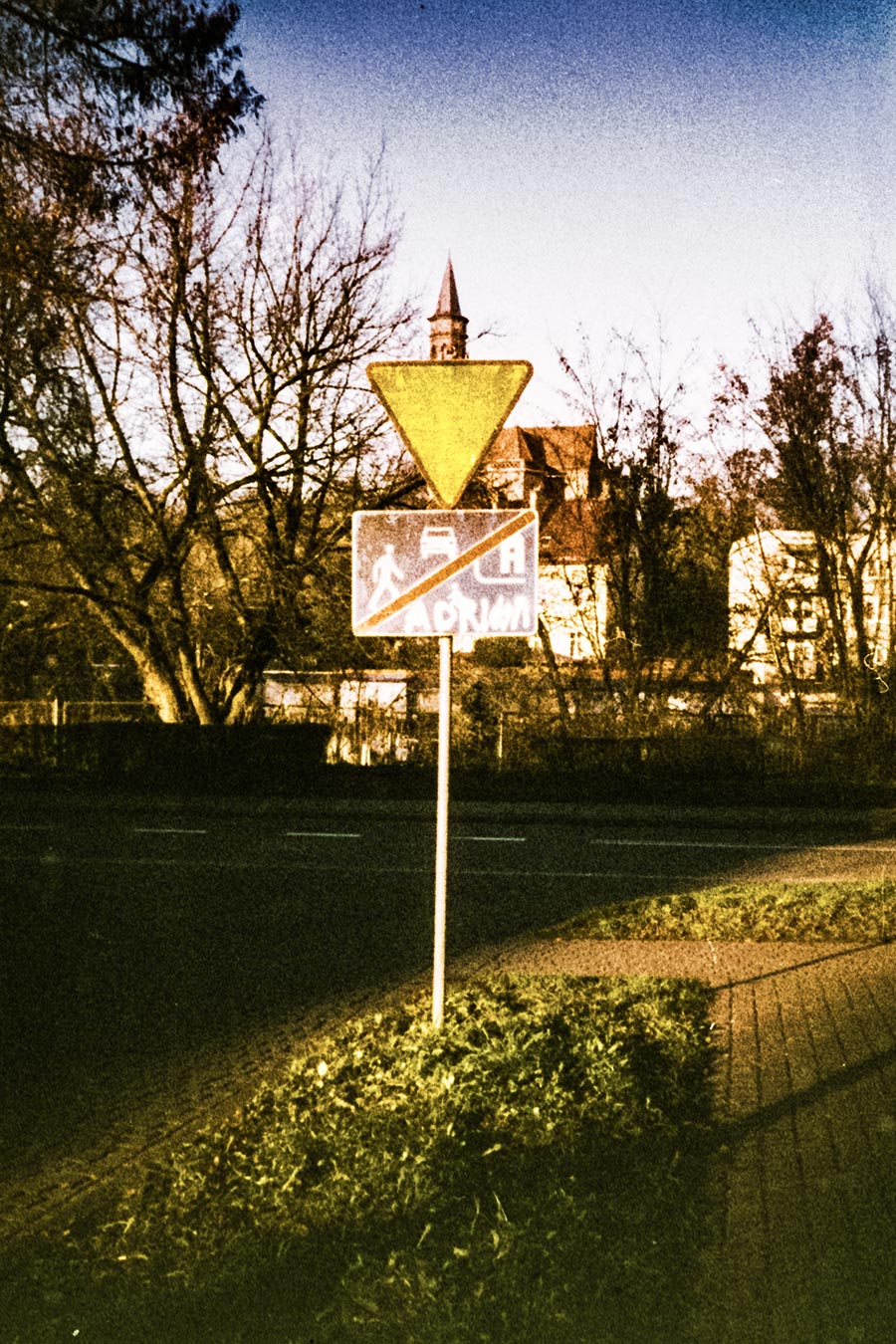 gubin-analogefotografie-agat18k-ostdeutschland-schild