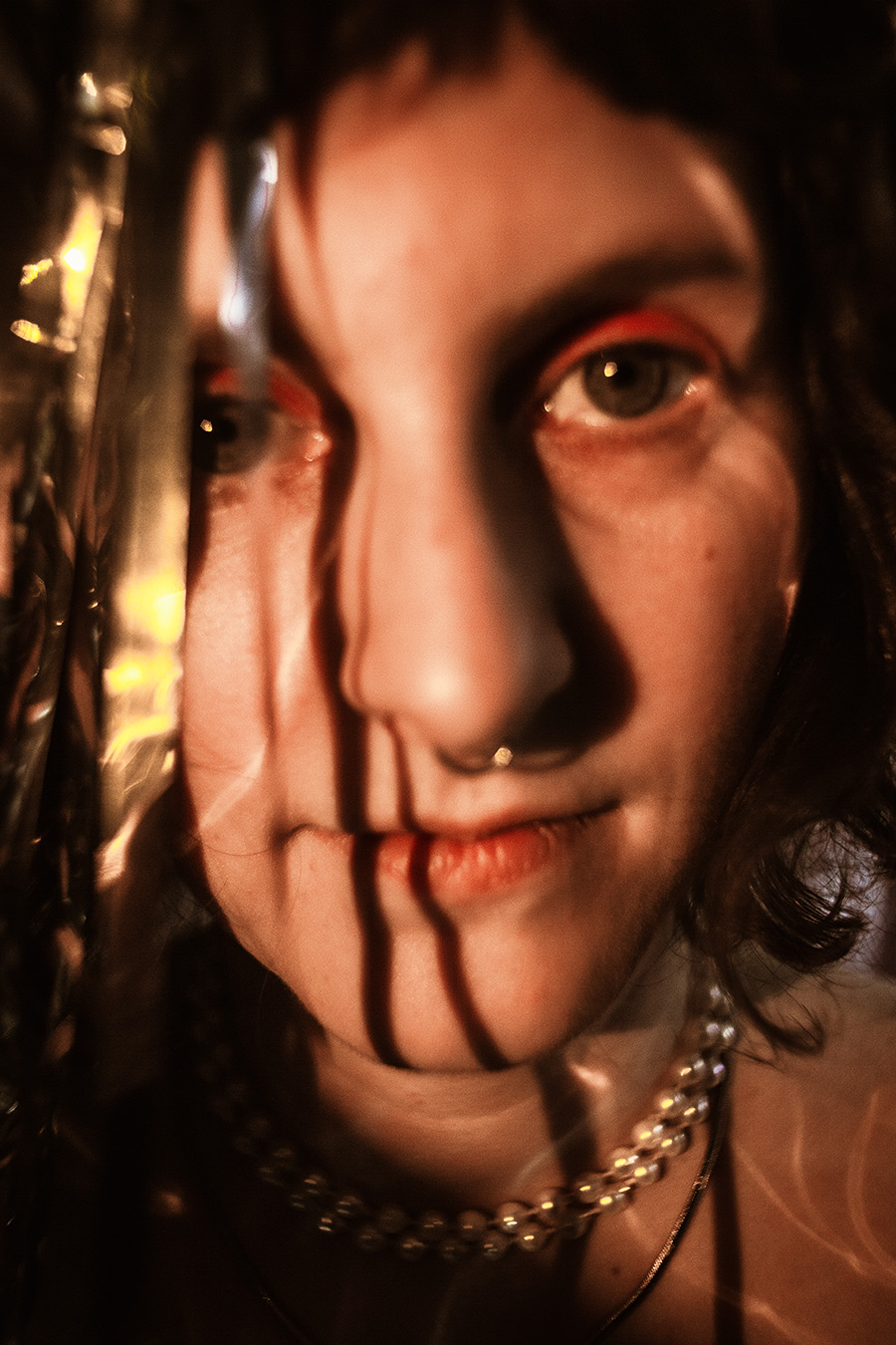 Emotional verdichtetes Porträt in Goldtönen, Antje Kröger