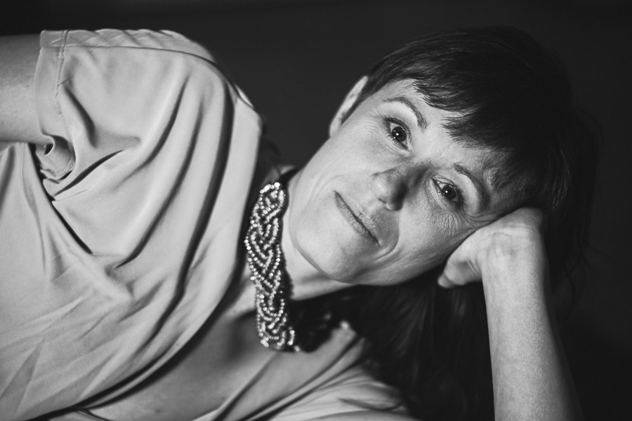 Antje Kröger Fine Art Fotografie, liegendes Porträt, Schwarzweiß