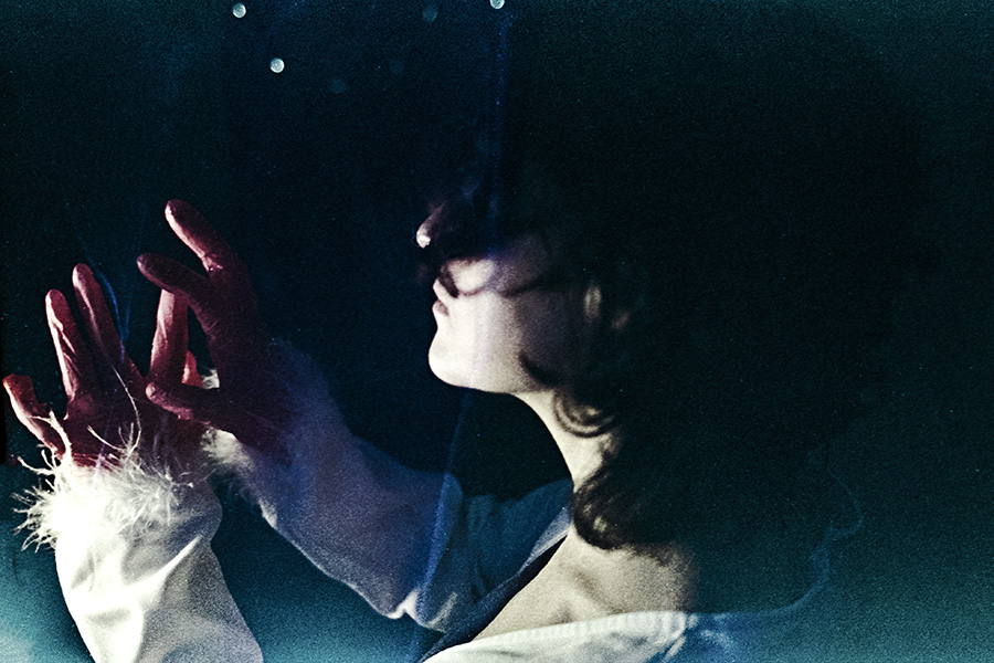 Analoges Filmsoup-Porträt zwischen Materialität und Mensch von Antje Kröger
