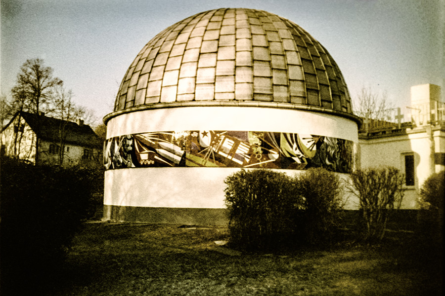 Sternwarte Schkeuditz Gesamtansicht mit DDR-Mosaik, Agat18k analog, Winter