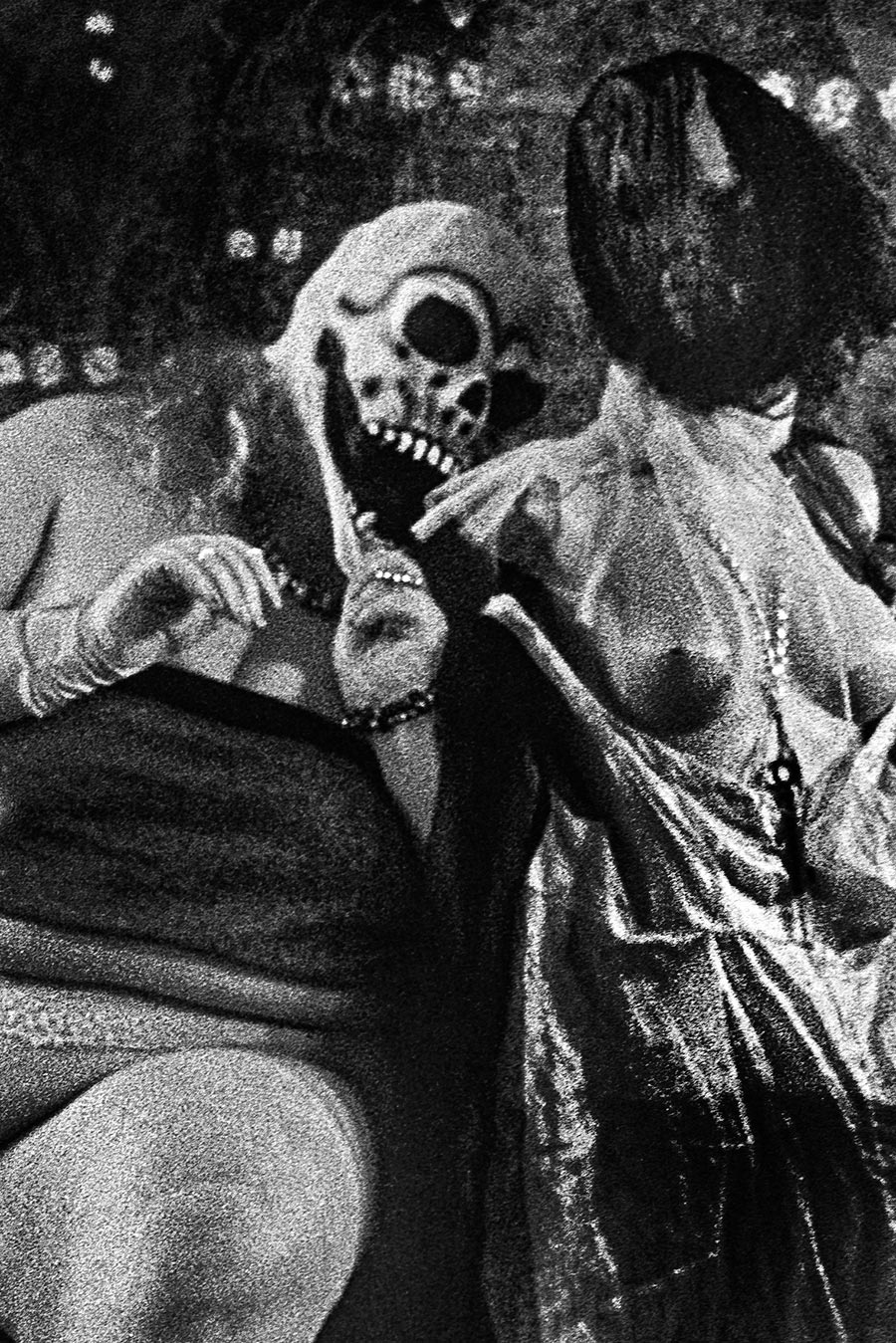 analoge Porträtfotografie, Antje Kröger, Tod Körper Schwarzweiß