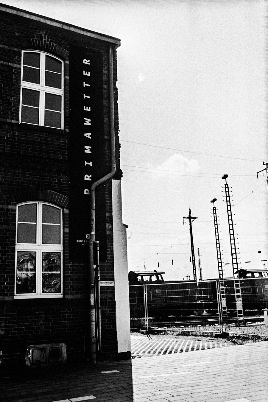 cottbus-brandenburg-analogefotografie-bahnhof-primawetter