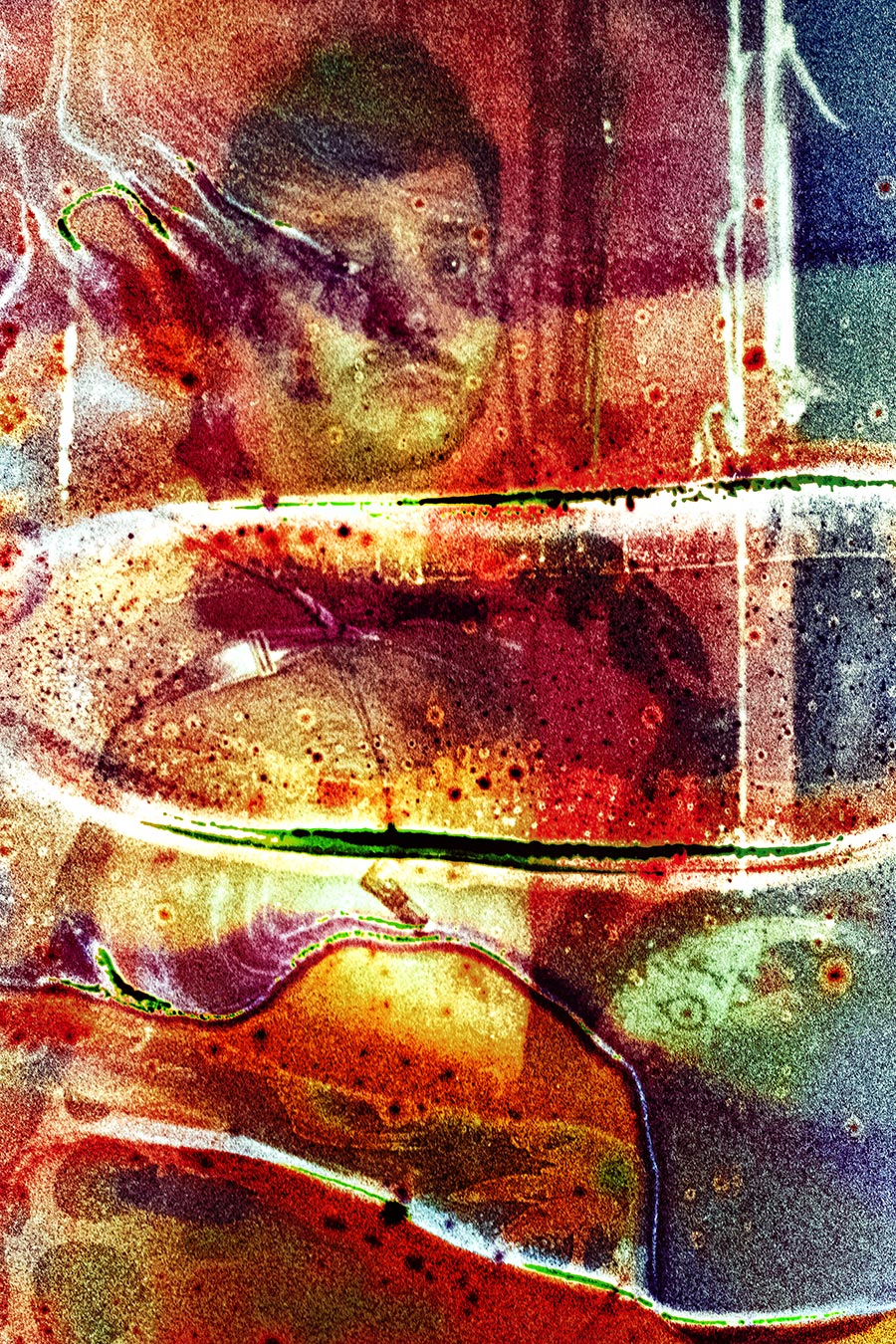 Porträt mit abstrakten Farbschichten und Filmrissen darunter, Fujicolor Superia 1600, Filmsuppe Leipzig