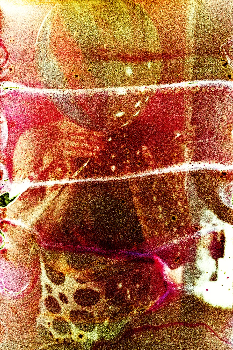 Abstrakte Filmsuppen-Fotografie mit körperlichen Formen in Rosa und Gelb, Fujicolor Superia 1600, Leipzig