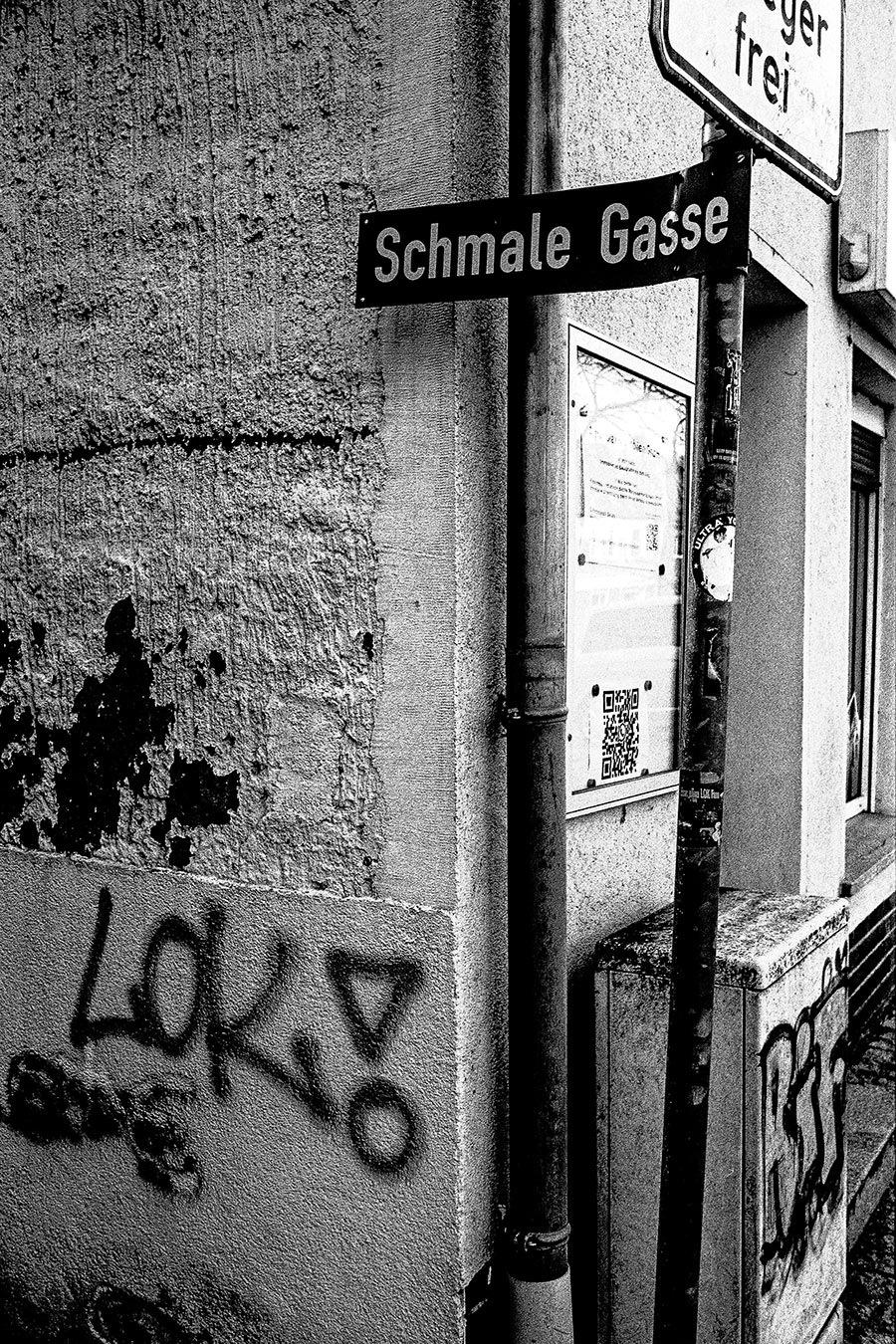 schmale-gasse-analogefotografie