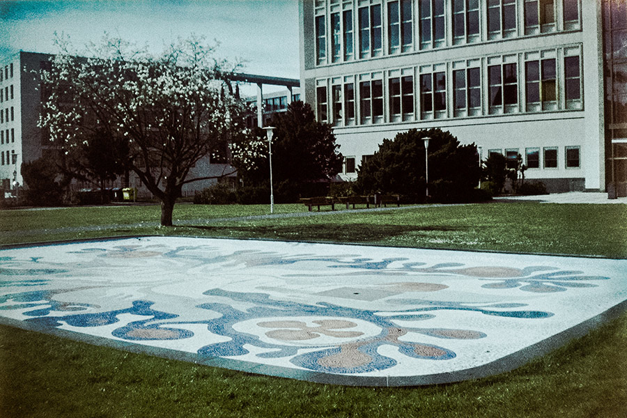 berlin-analogefotografie-agat18k-esmt-mosaikbrunnenddr