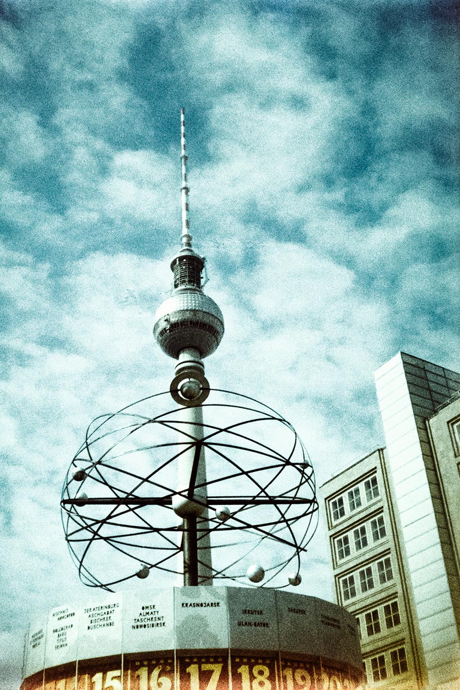 berlin-analogefotografie-agat18k-weltzeituhr