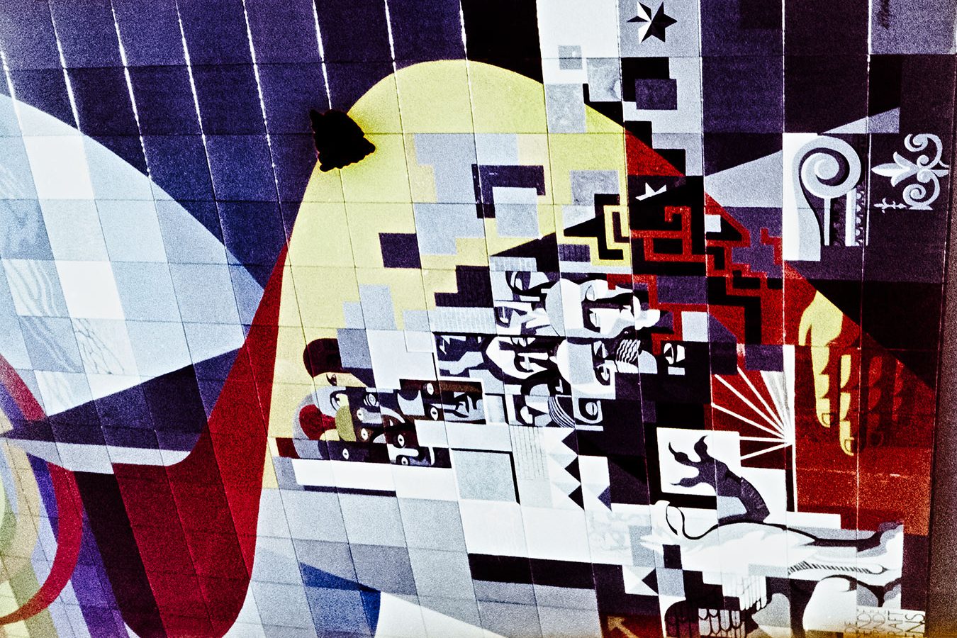 gera-ostdeutschland-analogefotografie-agat18k-ddrmosaik-ausschnitt
